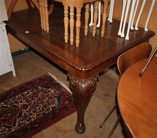 Victorian oak dining table(-)